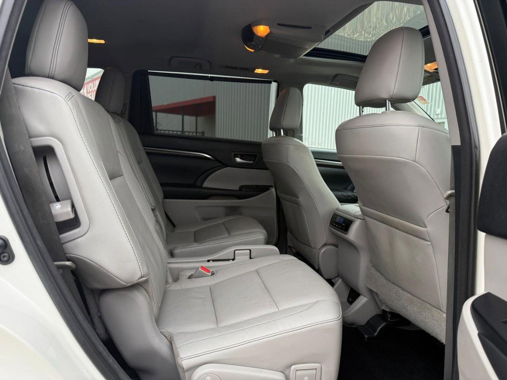 Used 2015 Toyota Highlander Limited image 13