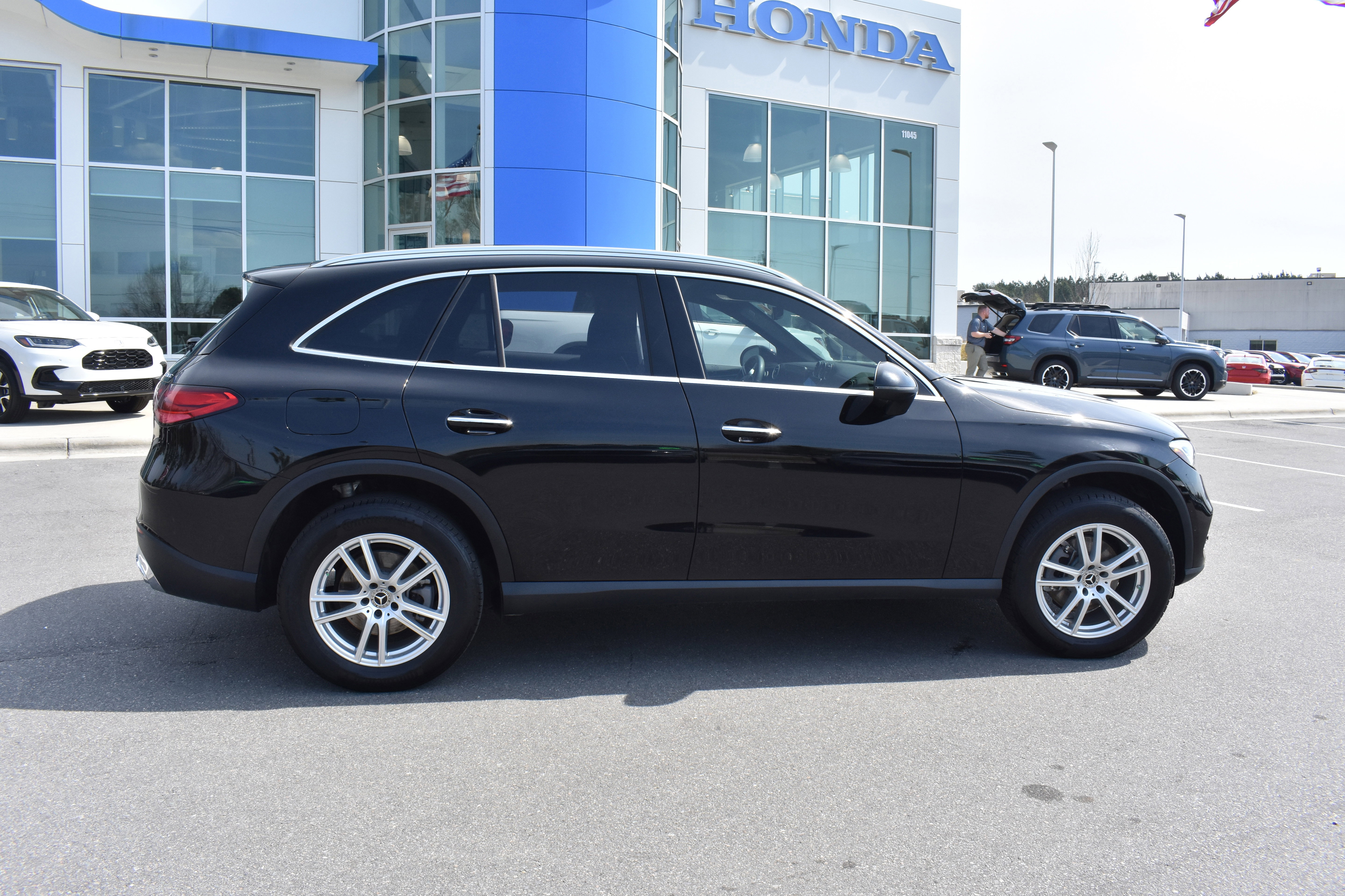 Used 2023 Mercedes-Benz GLC 300 4MATIC image 10