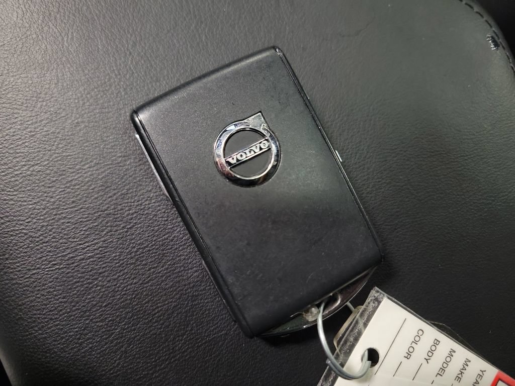 Used 2023 Volvo XC60 B5 Plus AWD/4WD image 19