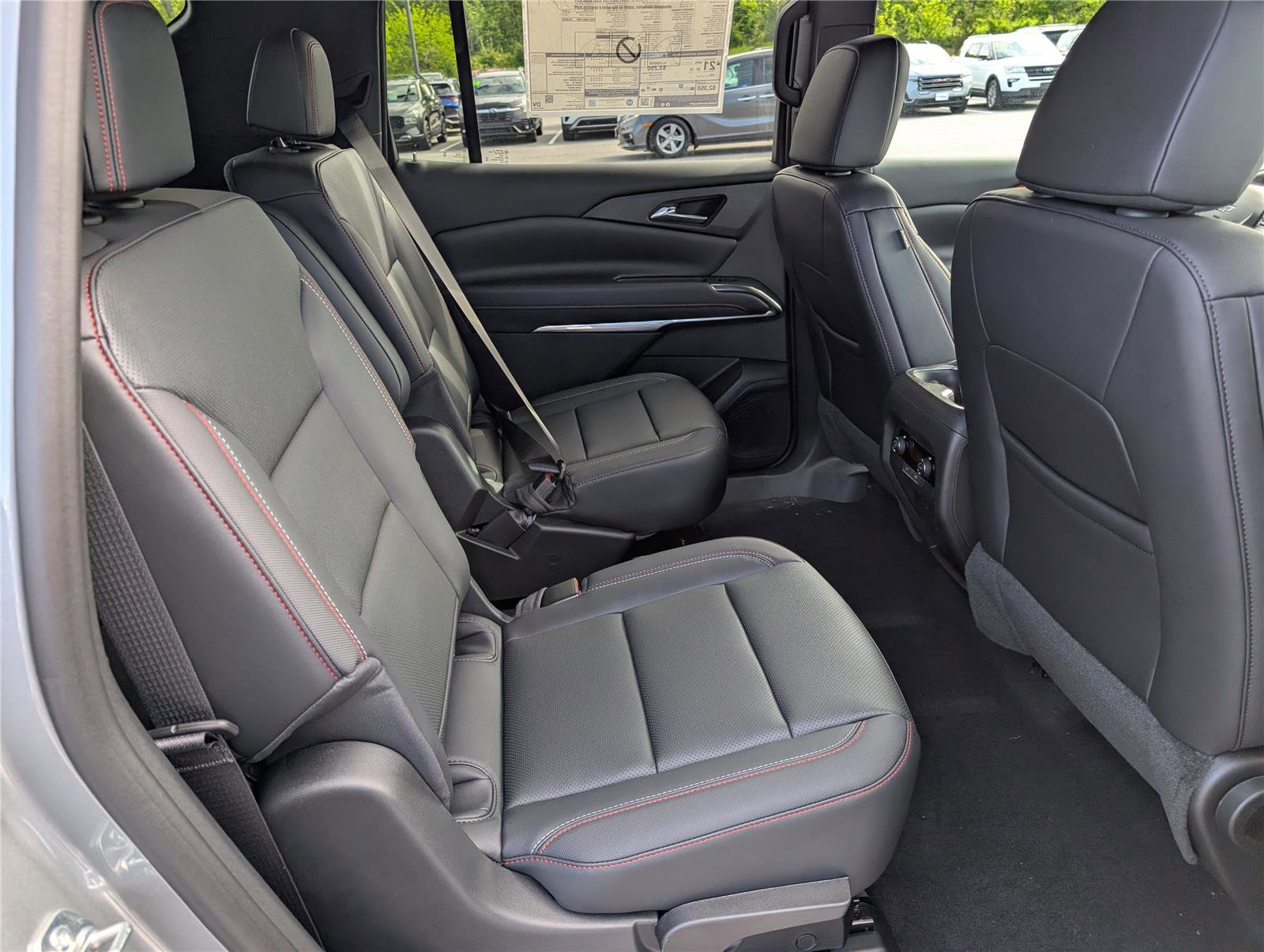 New 2026 Chevrolet Traverse Z71 w/ LPO, Floor Liner Package AWD/4WD image 8