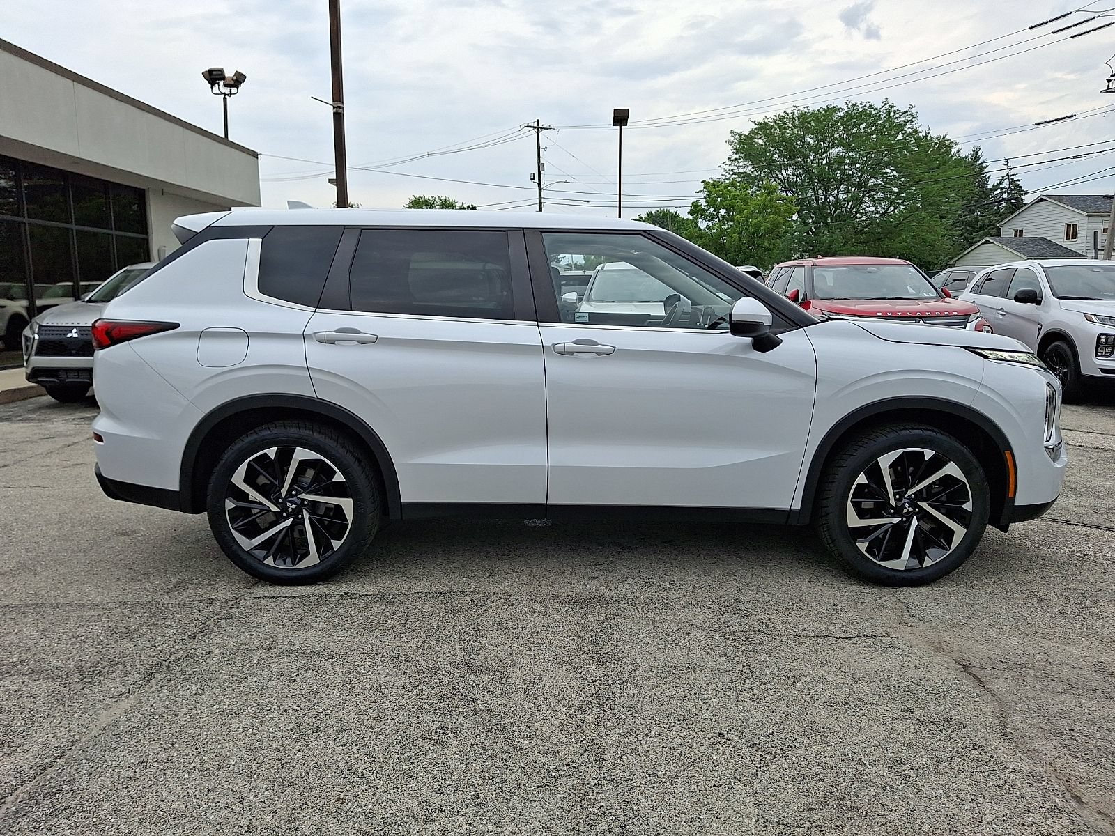 Used 2022 Mitsubishi Outlander ES AWD/4WD image 8