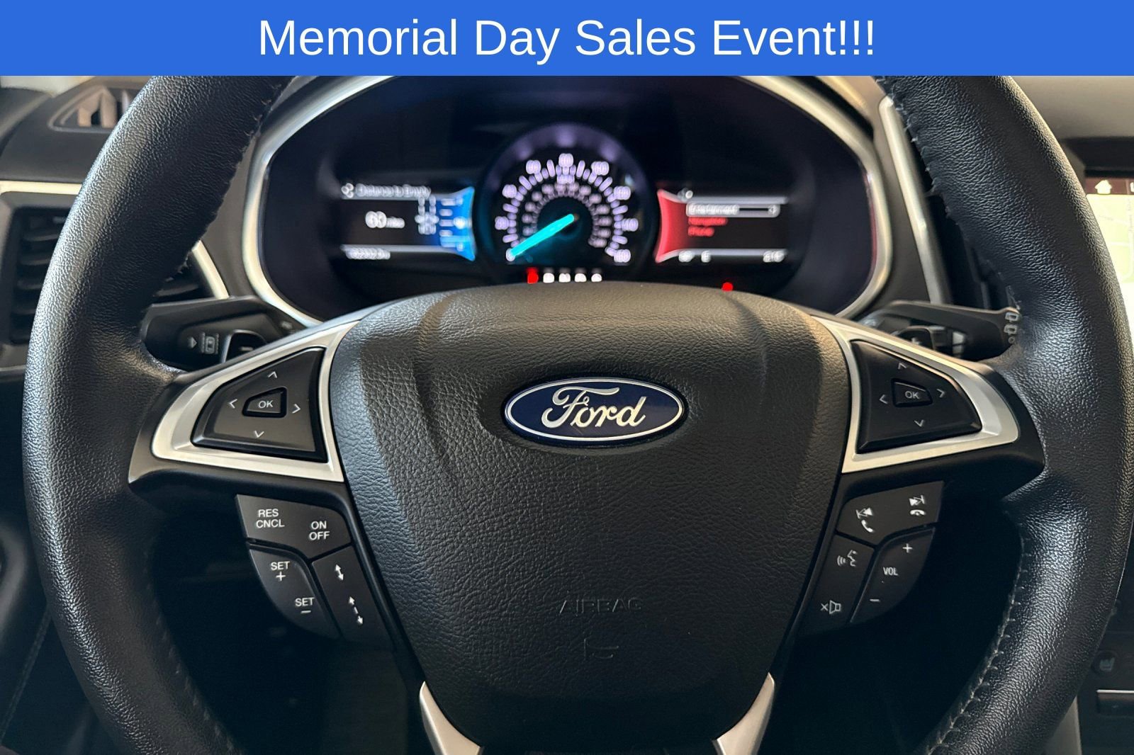 Used 2018 Ford Edge Titanium w/ Equipment Group 302A AWD/4WD image 23