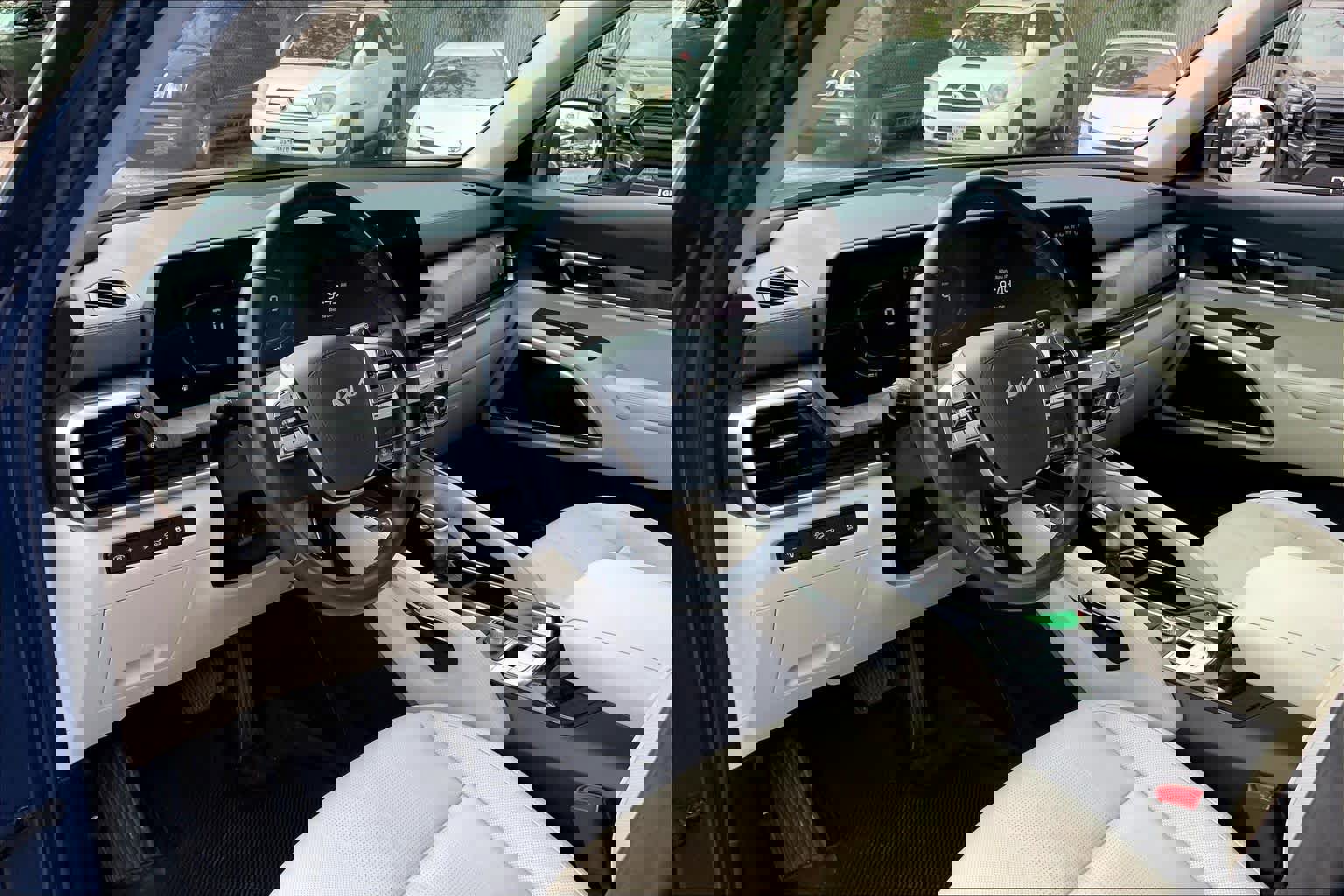 Used 2023 Kia Telluride EX w/ EX Captain's Chair Package image 16