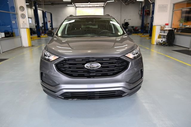 Used 2022 Ford Edge SE w/ Black Appearance Package AWD/4WD image 2
