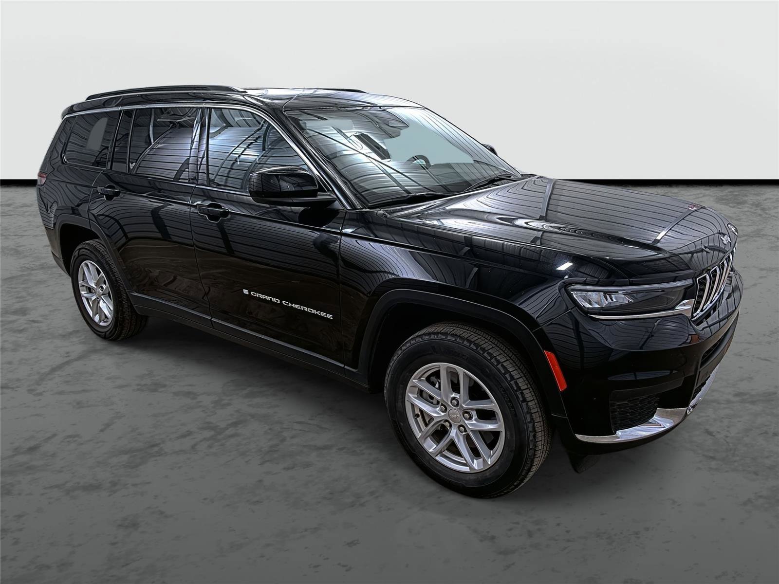 Used 2024 Jeep Grand Cherokee L Laredo image 5