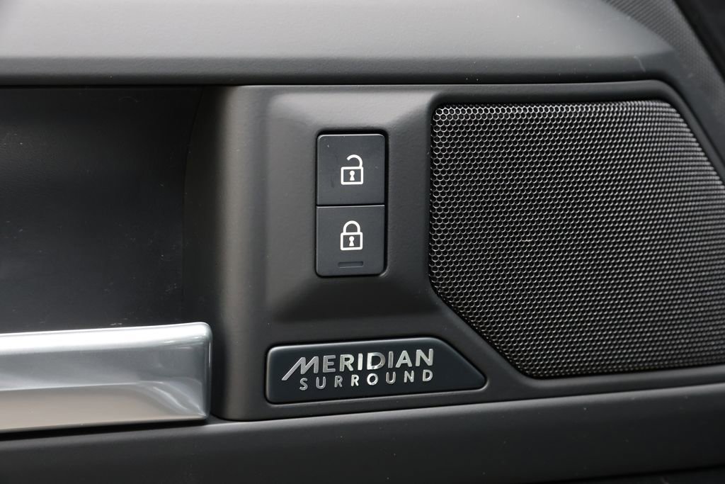 New 2026 Land Rover Defender 110 X-Dynamic SE AWD/4WD image 16