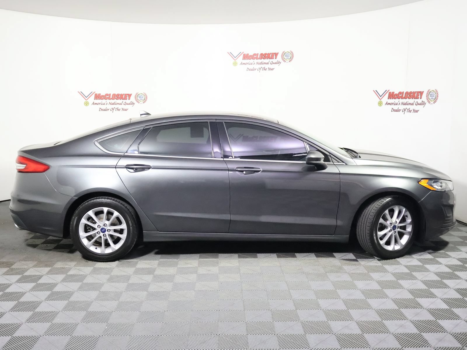 Used 2020 Ford Fusion SE FWD image 3