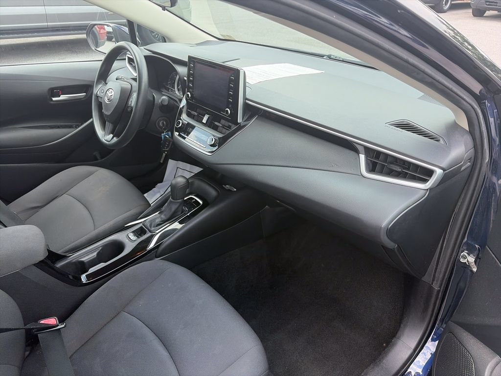 Used 2021 Toyota Corolla LE FWD image 30