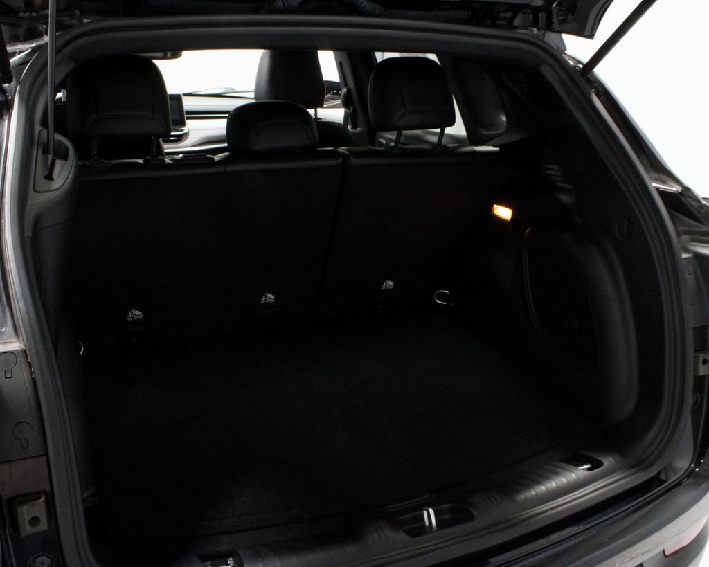 Used 2023 Jeep Compass Latitude w/ Sun and Sound Group AWD/4WD image 12