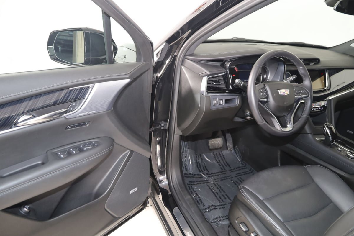 Used 2024 Cadillac XT6 Premium Luxury w/ LPO, Floor Liner Package AWD/4WD image 48