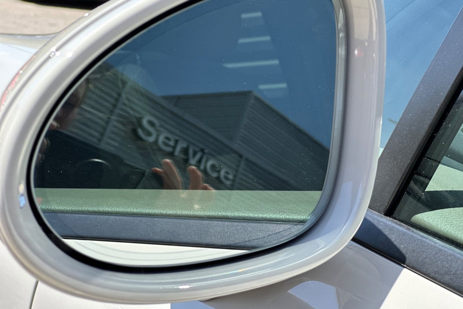 Certified 2025 Porsche Macan image 41