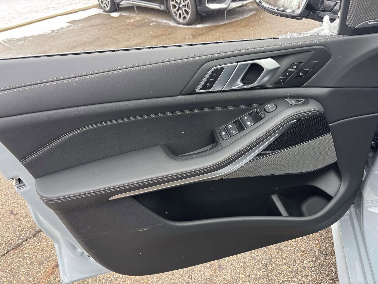 New 2026 BMW X5 xDrive40i w/ M Sport Package AWD/4WD image 11