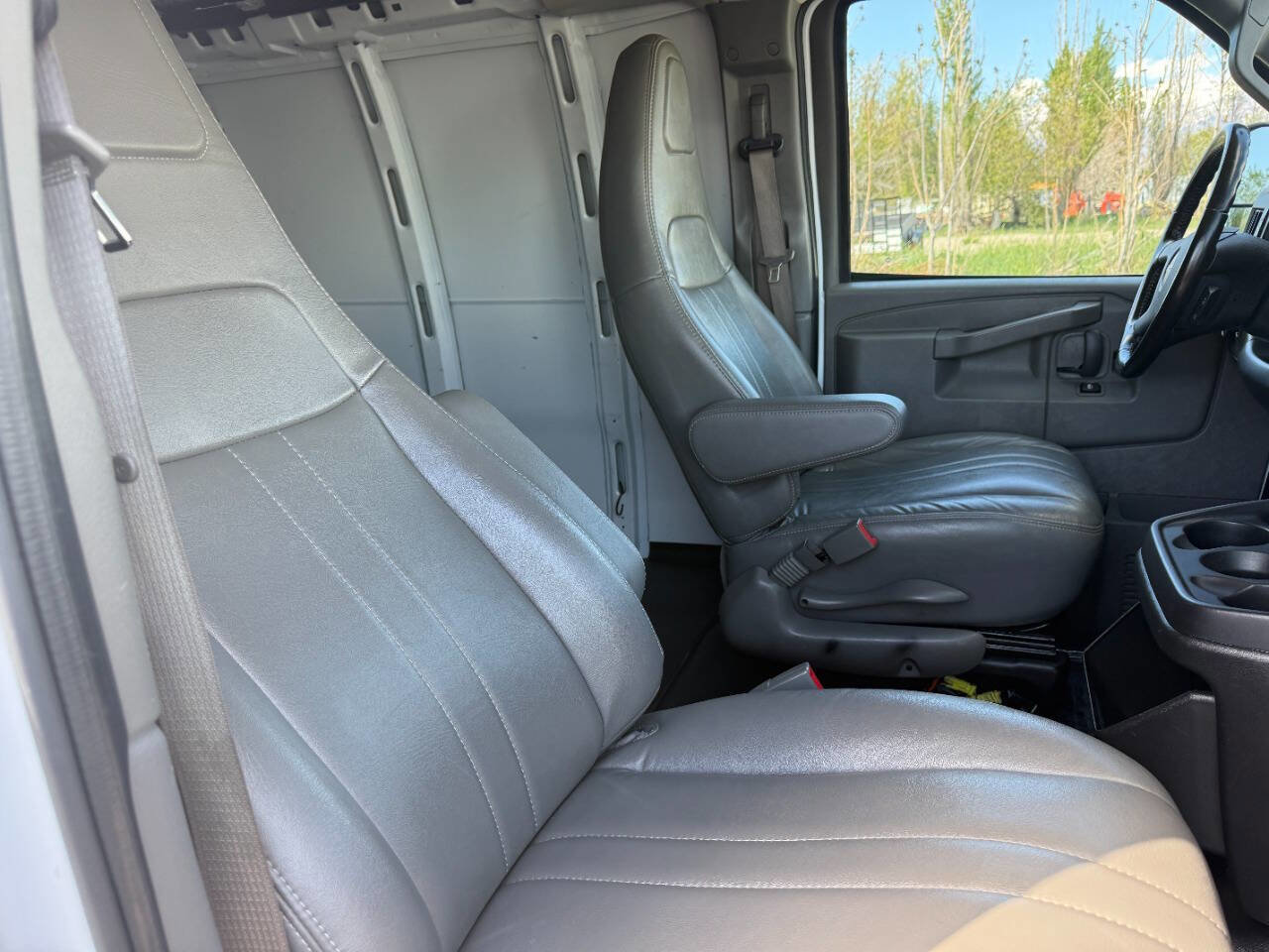 Used 2023 GMC Savana 2500 Extended w/ Driver Convenience Package RWD image 18