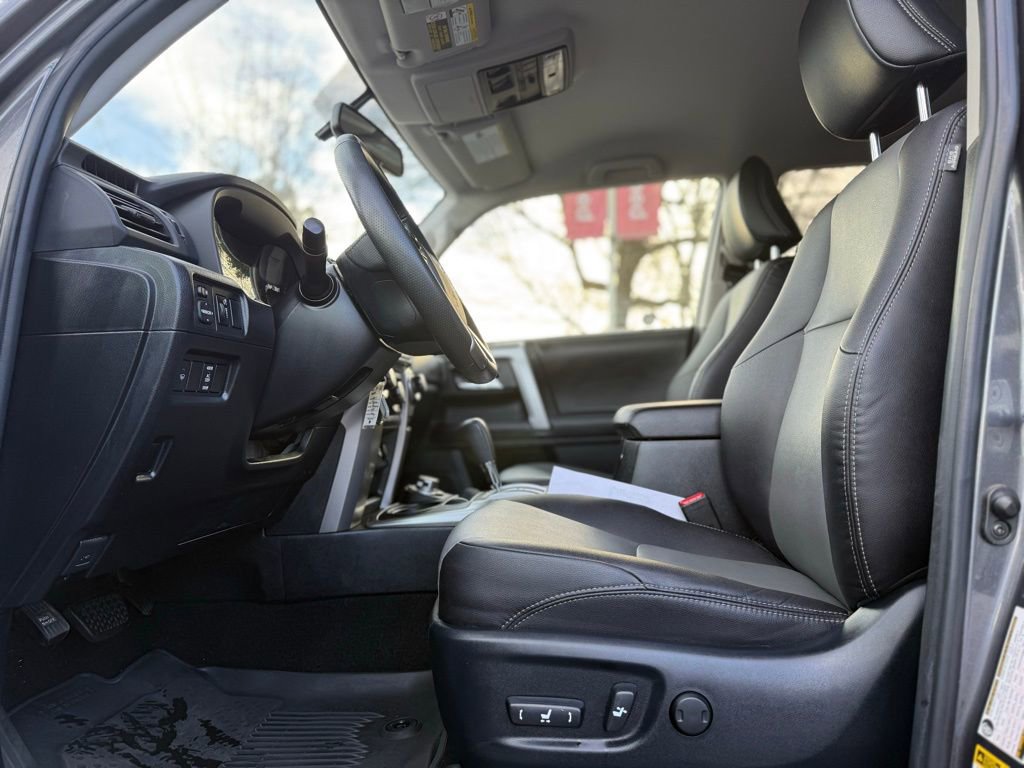 Used 2017 Toyota 4Runner SR5 Premium image 12