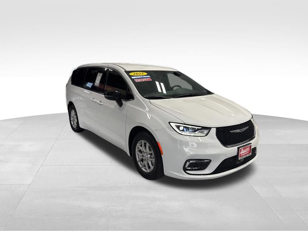 Used 2025 Chrysler Pacifica Select FWD image 8