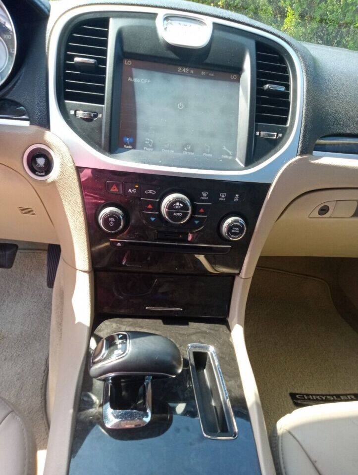 Used 2013 Chrysler 300 RWD image 13