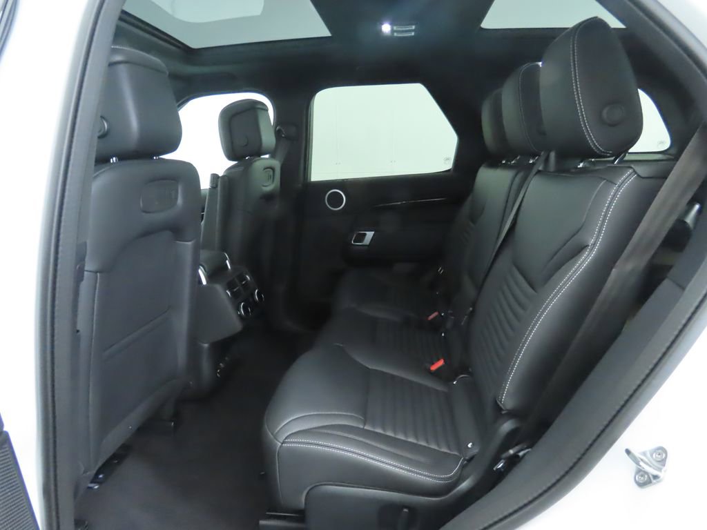 Used 2025 Land Rover Discovery S image 22
