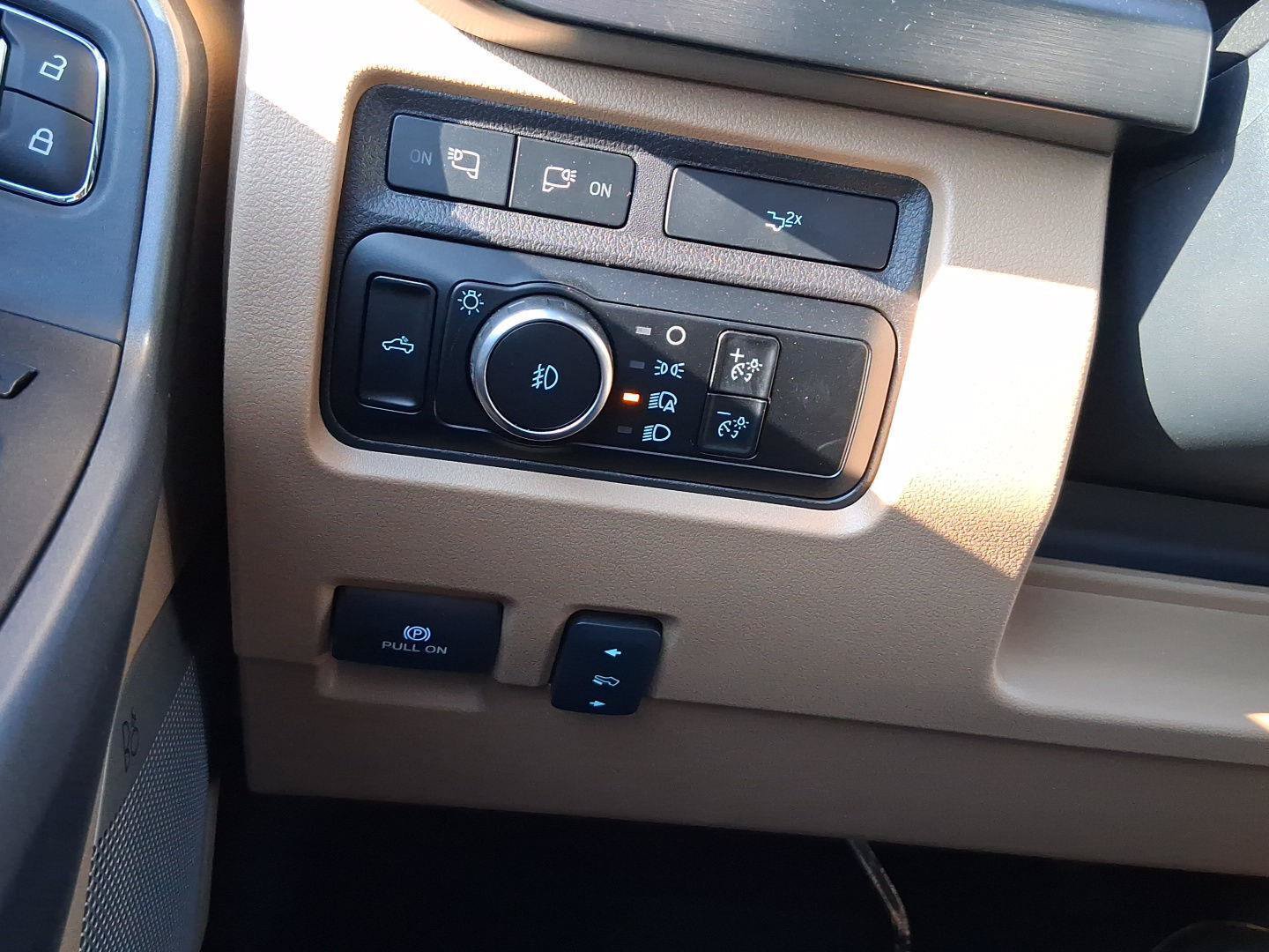 Certified 2024 Ford F250 Lariat w/ Lariat Ultimate Package AWD/4WD image 18