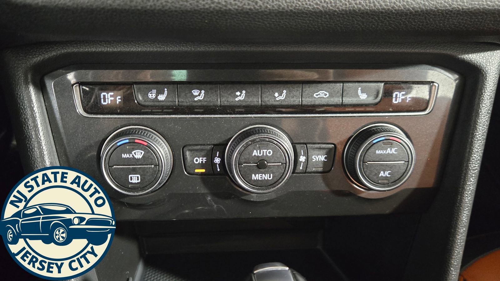 Used 2018 Volkswagen Tiguan SEL Premium image 16