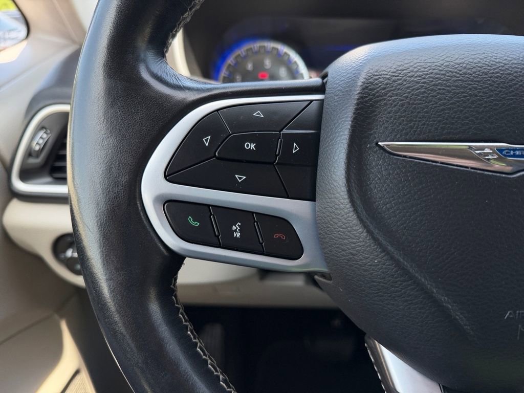 Used 2021 Chrysler Pacifica Touring-L FWD image 24