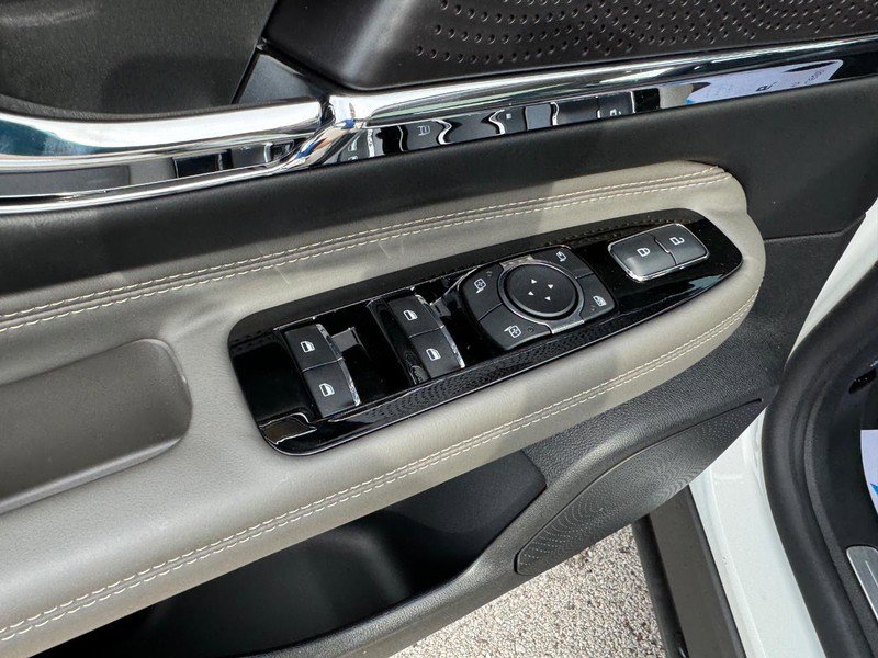 Certified 2024 Lincoln Corsair Grand Touring w/ Equipment Group 301A AWD/4WD image 18