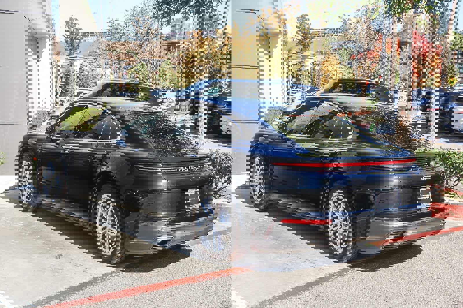 Used 2025 Porsche Panamera 4 image 4