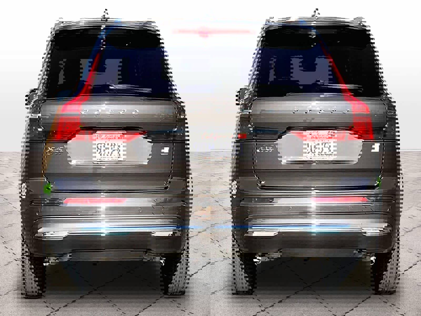 Used 2023 Volvo XC60 T8 Plus image 7