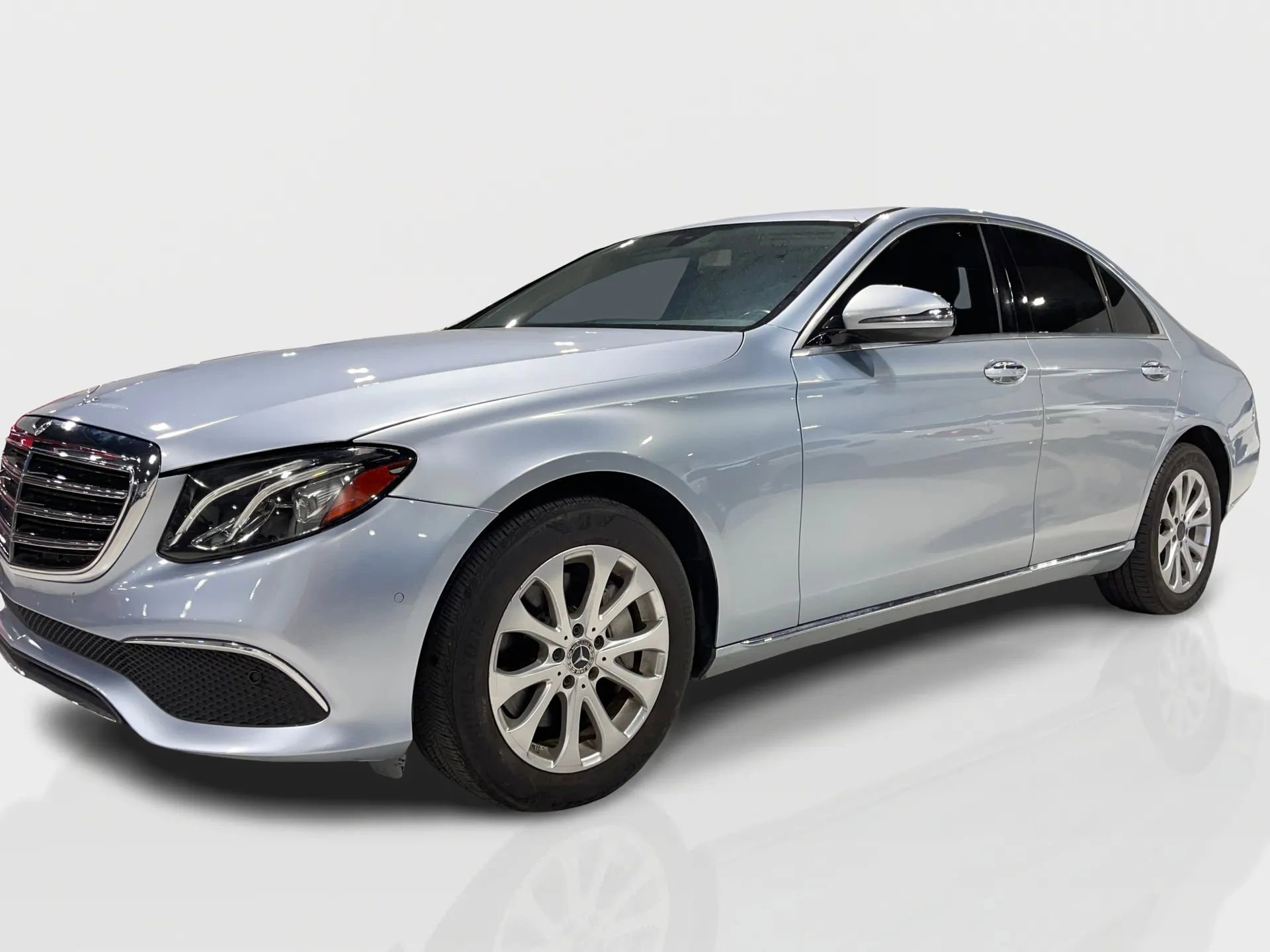 Used 2017 Mercedes-Benz E 300 4MATIC w/ Premium 1 Package image 4