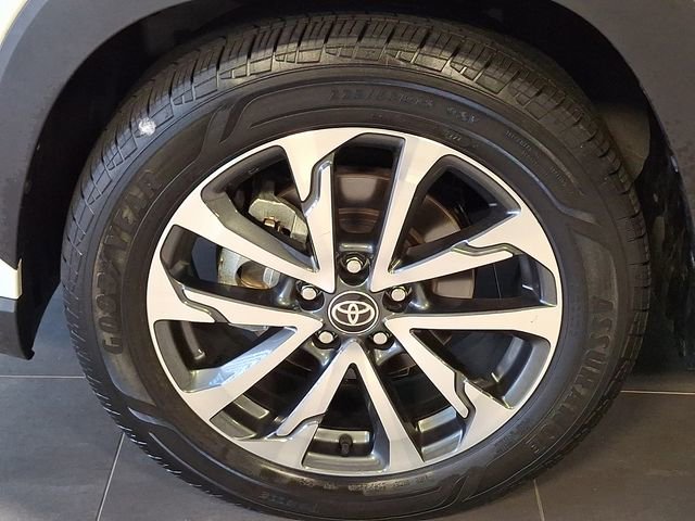 Used 2023 Toyota Corolla Cross XLE image 9