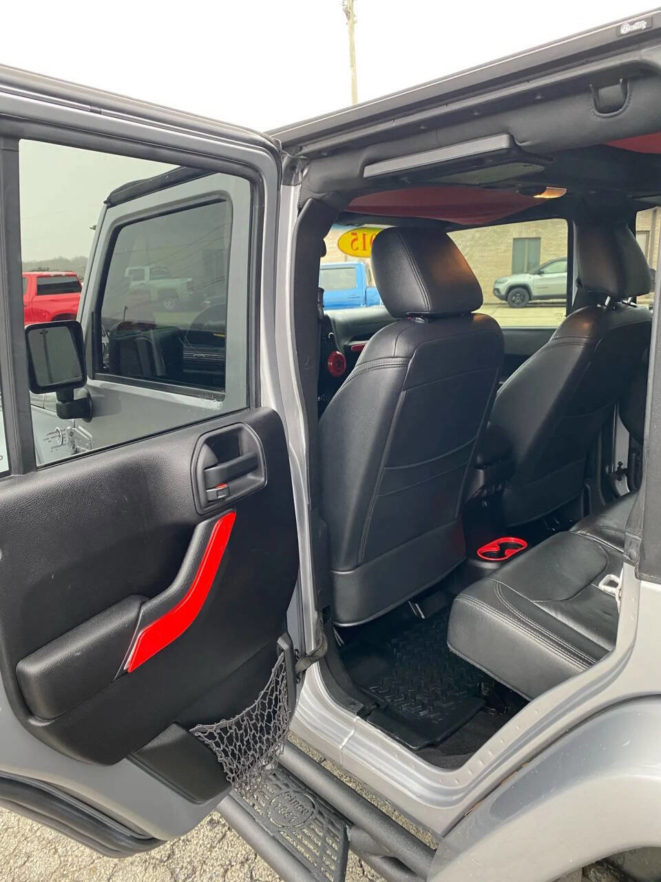 Used 2015 Jeep Wrangler Unlimited Sahara w/ Connectivity Group image 16