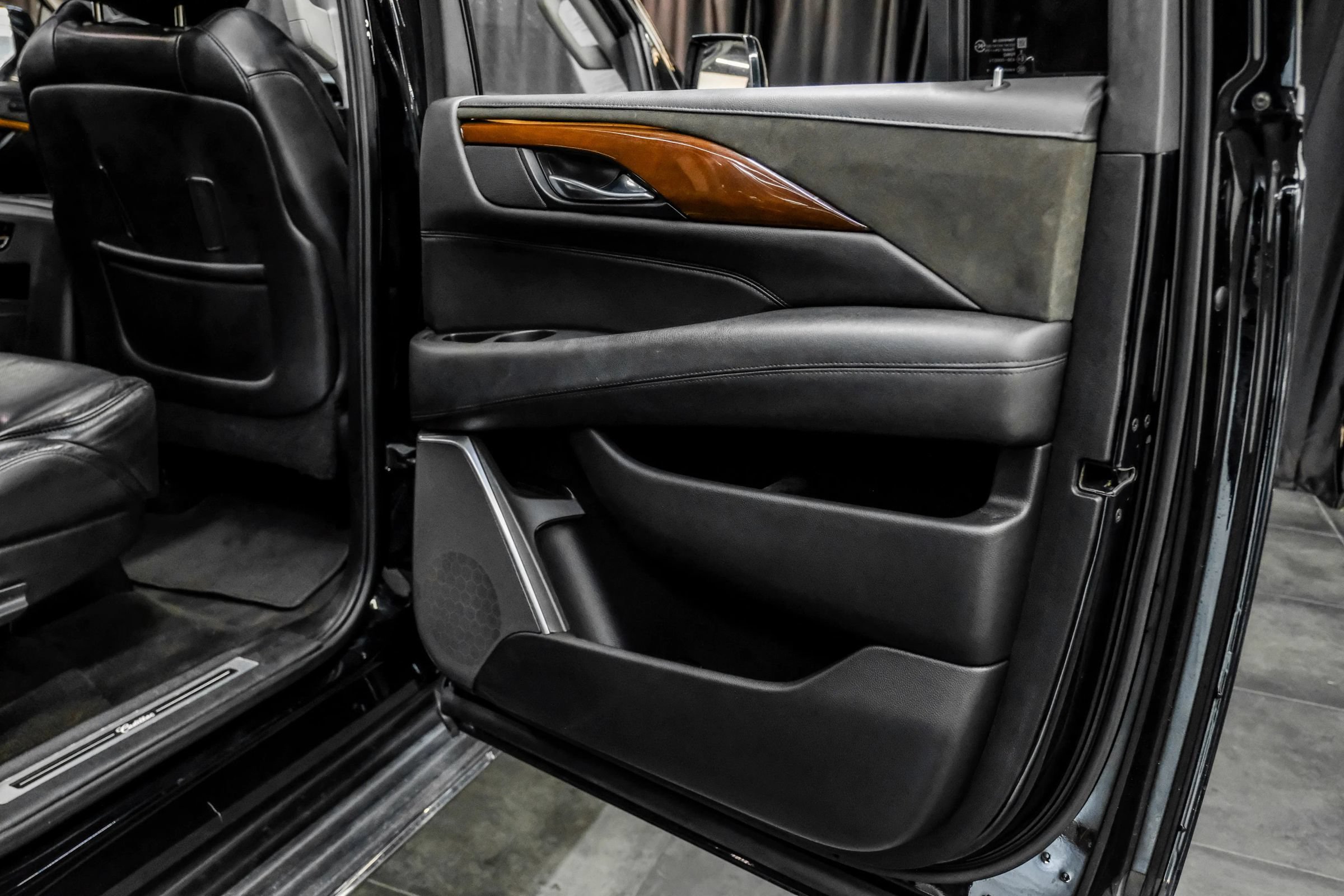 Used 2020 Cadillac Escalade ESV Luxury RWD image 57