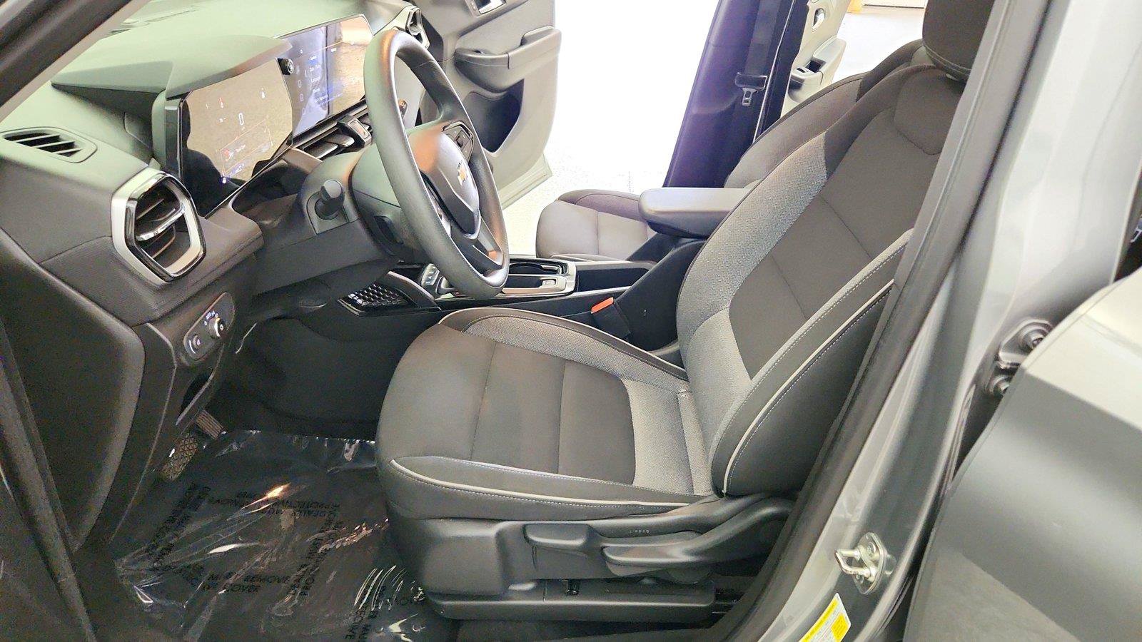 Used 2025 Chevrolet TrailBlazer LT AWD/4WD image 15