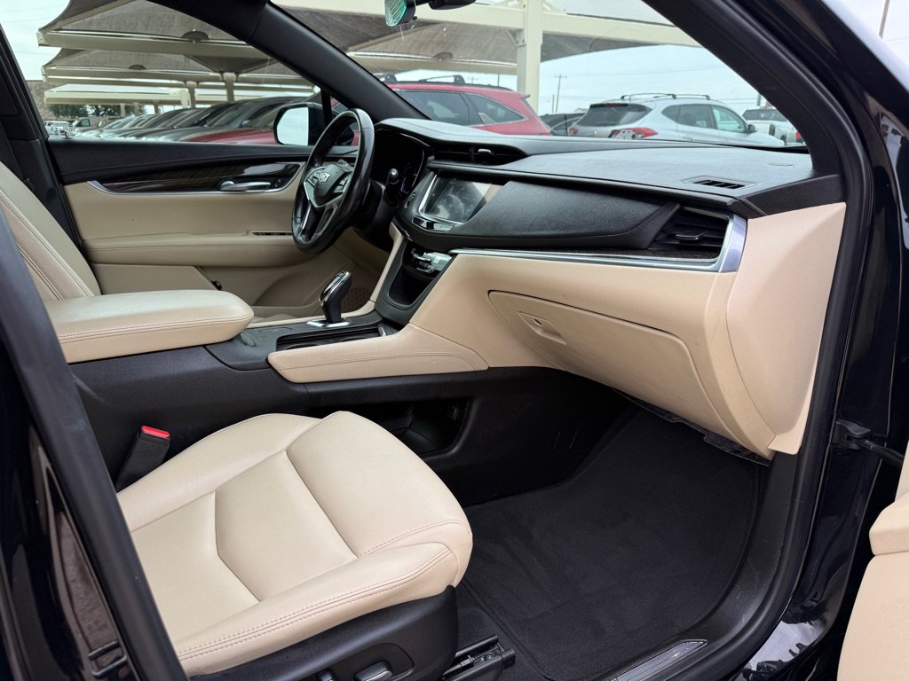 Used 2018 Cadillac XT5 FWD image 16