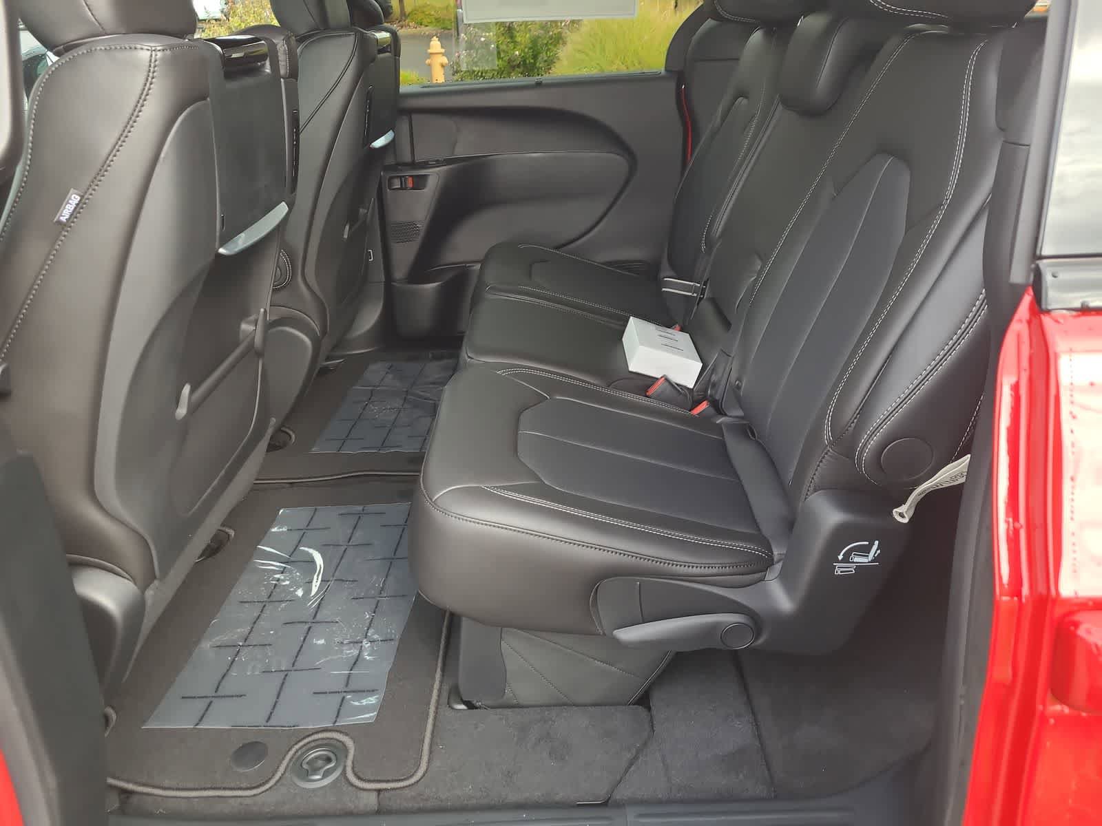 New 2026 Chrysler Pacifica Select FWD image 21