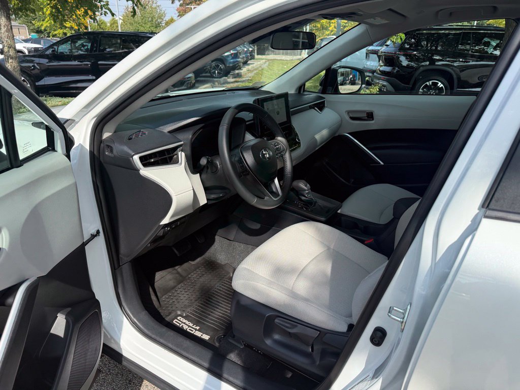 Used 2026 Toyota Corolla Cross LE w/ Moonroof Package AWD/4WD image 11