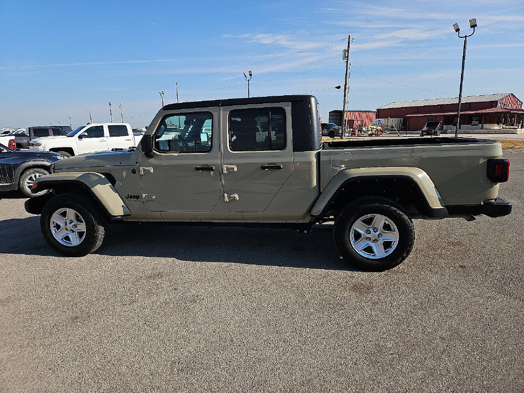 Used 2022 Jeep Gladiator Sport AWD/4WD image 3