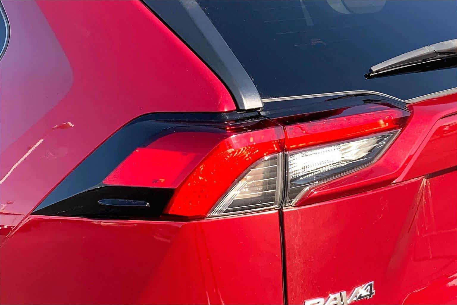 Used 2021 Toyota RAV4 XLE Premium FWD image 29
