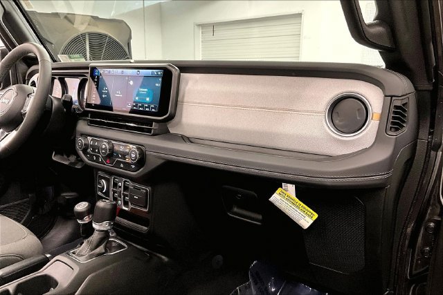 Used 2026 Jeep Wrangler Unlimited Sahara AWD/4WD image 20