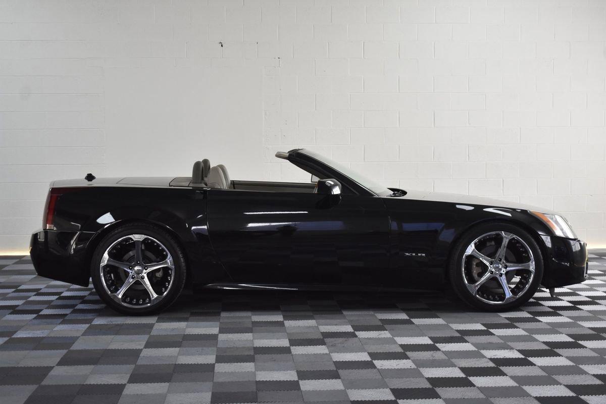 Used 2005 Cadillac XLR image 8