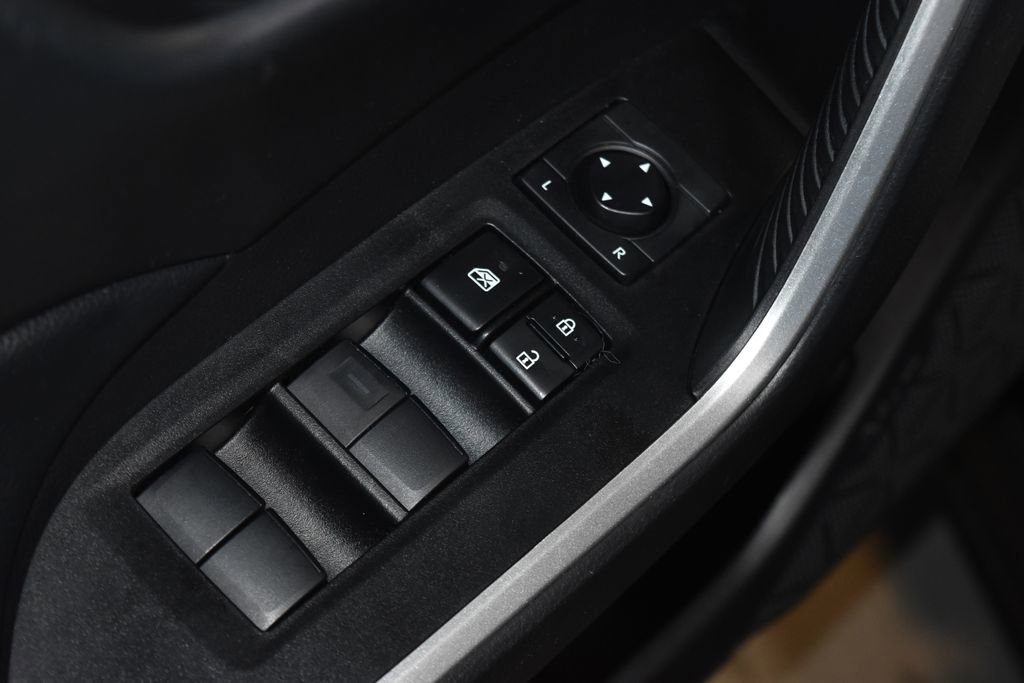 Used 2021 Toyota RAV4 LE image 5