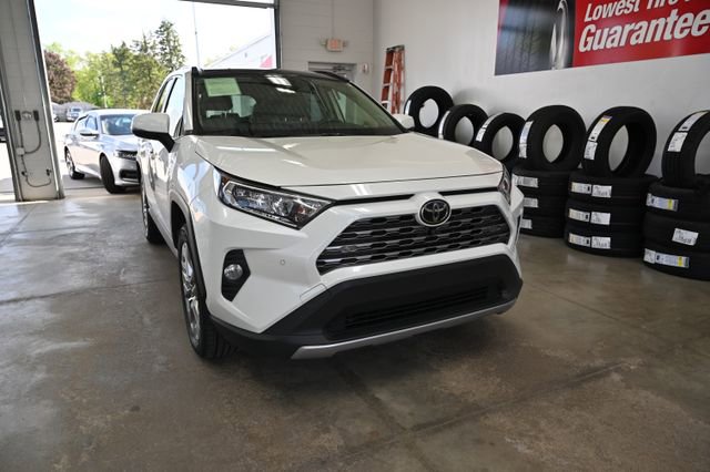 Used 2019 Toyota RAV4 Limited w/ Advanced Technology Package AWD/4WD image 3