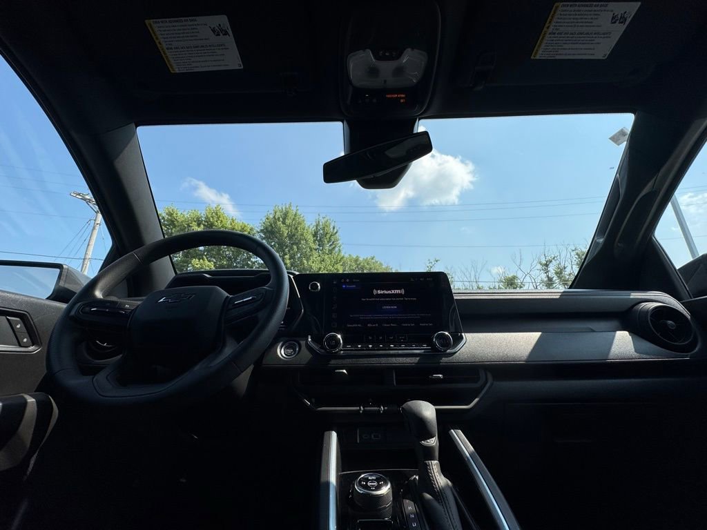 Used 2025 Chevrolet Colorado Trail Boss AWD/4WD image 41