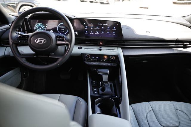 Certified 2025 Hyundai Elantra Limited FWD image 20
