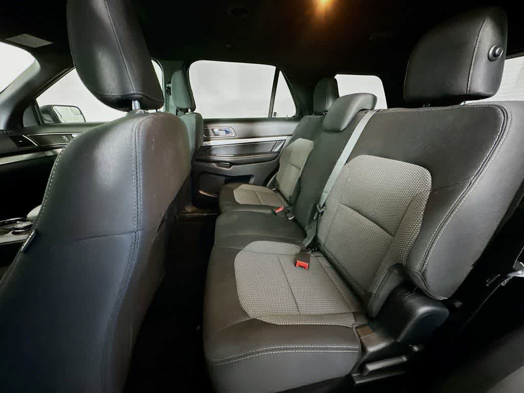Used 2019 Ford Explorer XLT image 14