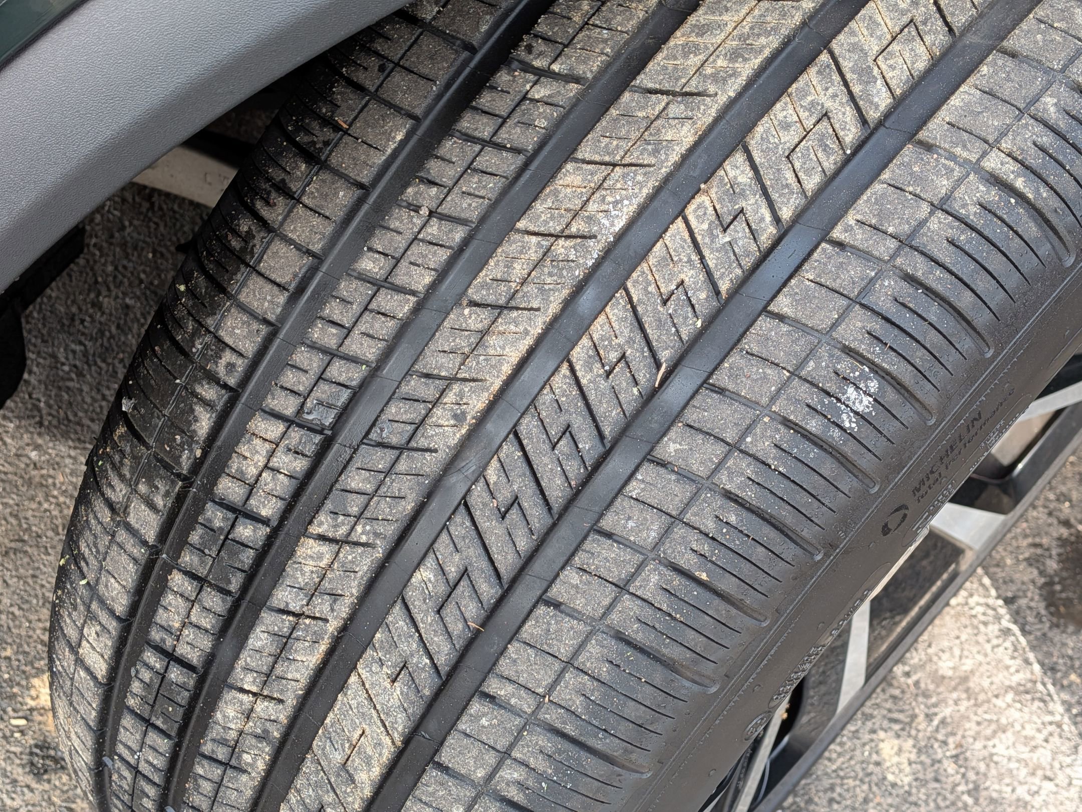 Certified 2025 Porsche Macan 4S Electric AWD/4WD image 38