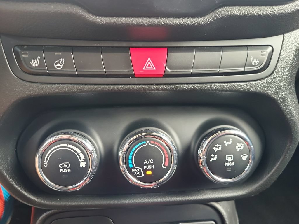 Used 2015 Jeep Renegade Trailhawk w/ Safety & Security Group I AWD/4WD image 30