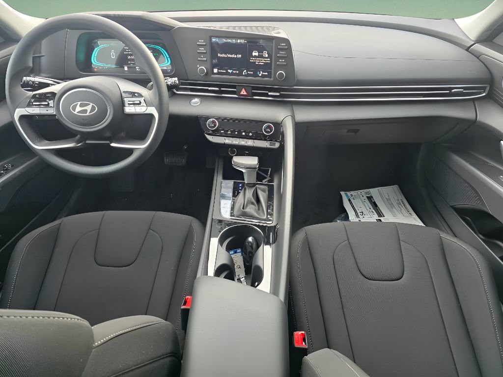 New 2025 Hyundai Elantra Blue image 24