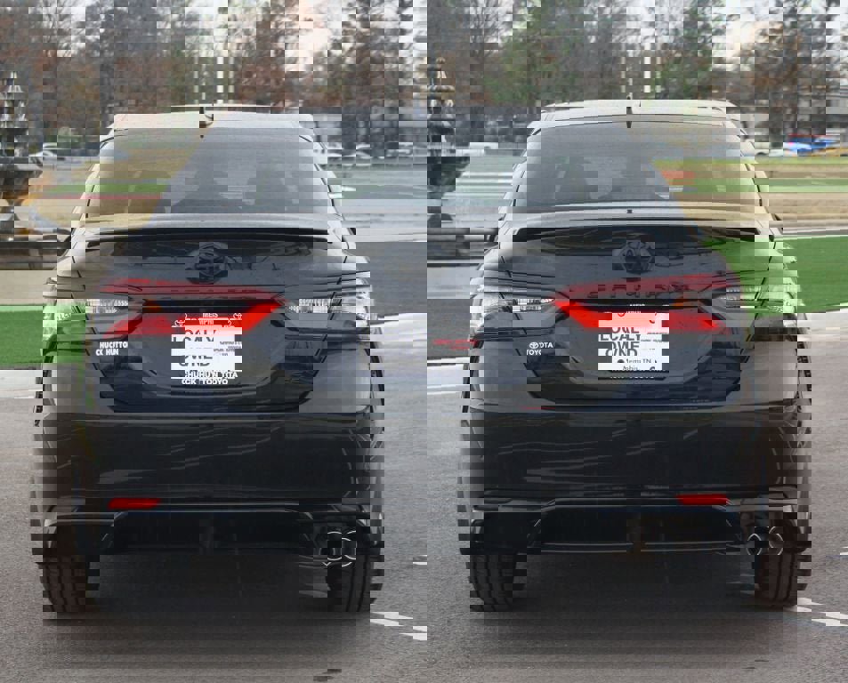 Used 2024 Toyota Camry SE image 3