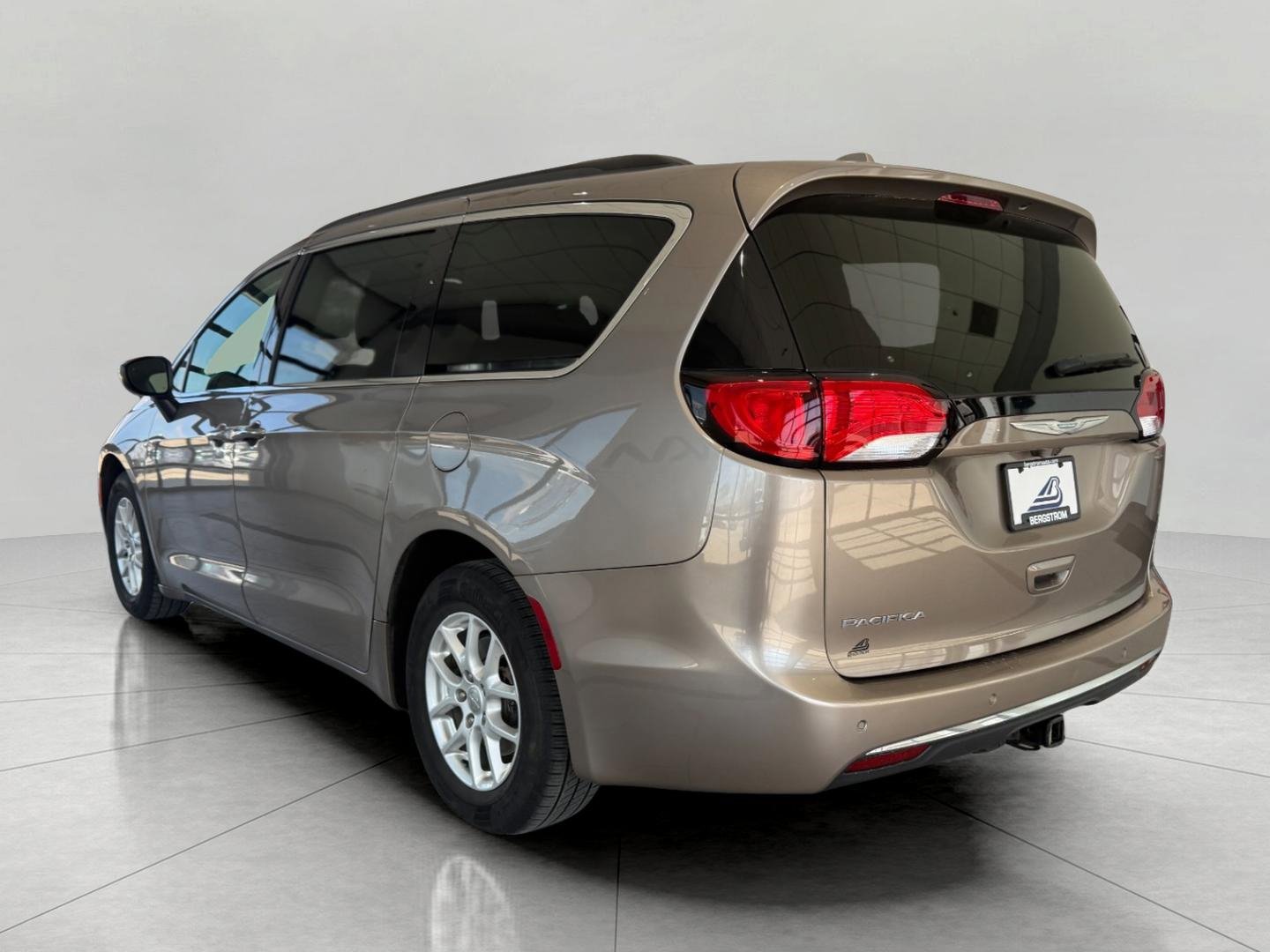 Used 2017 Chrysler Pacifica Touring Plus image 9