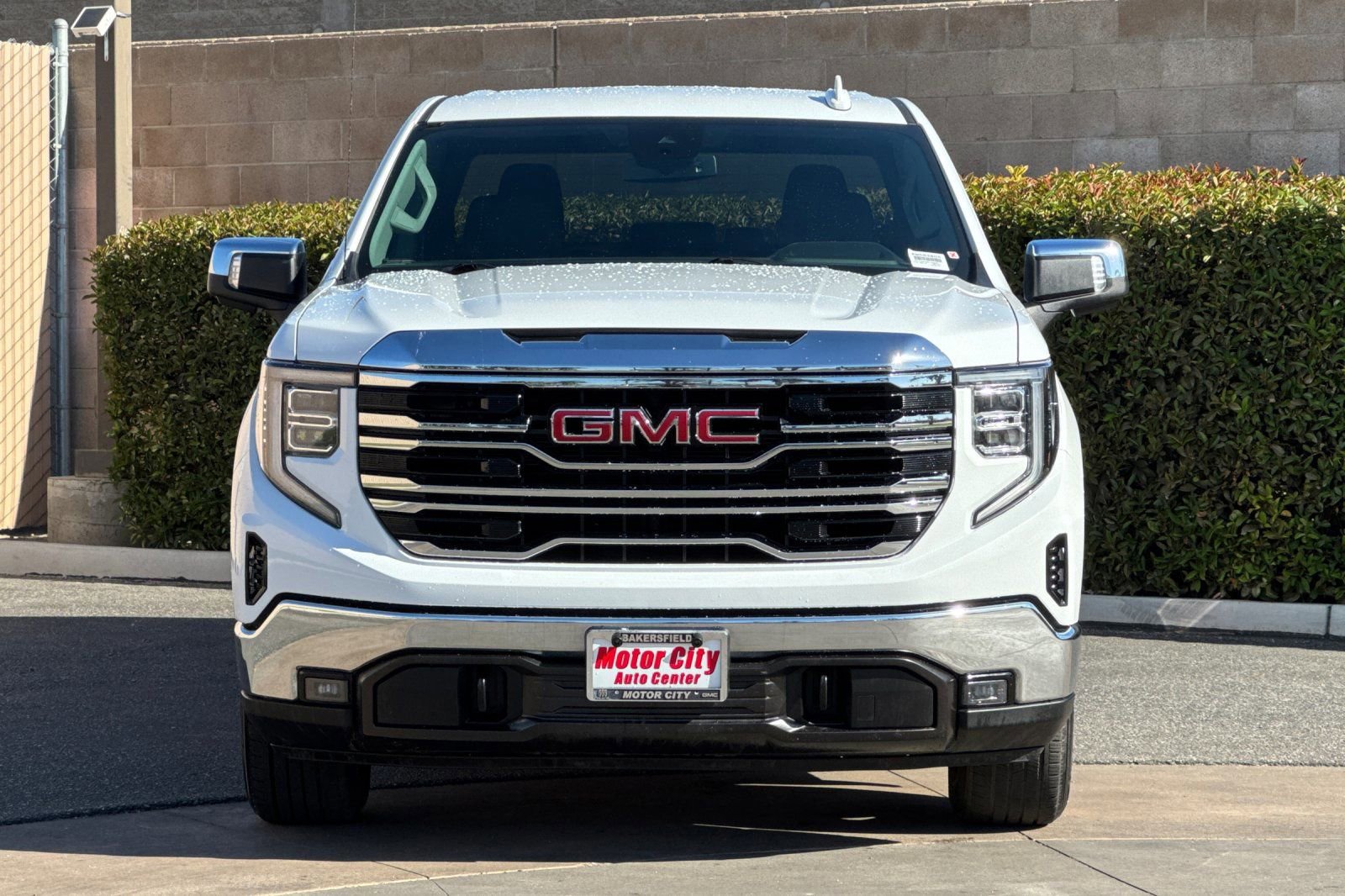 Certified 2025 GMC Sierra 1500 SLT RWD image 9